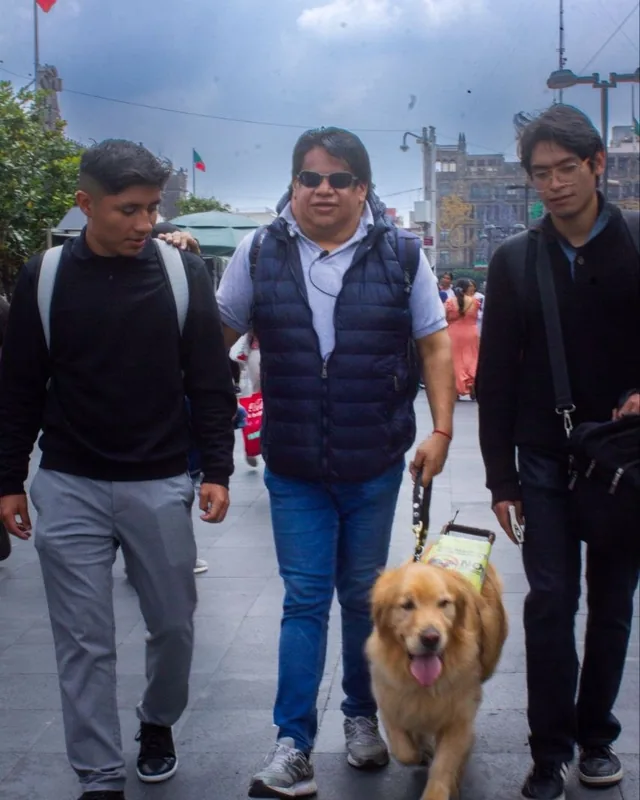 Max y Alan prueban UNBLIND con Omar Ledezma y su perro guía